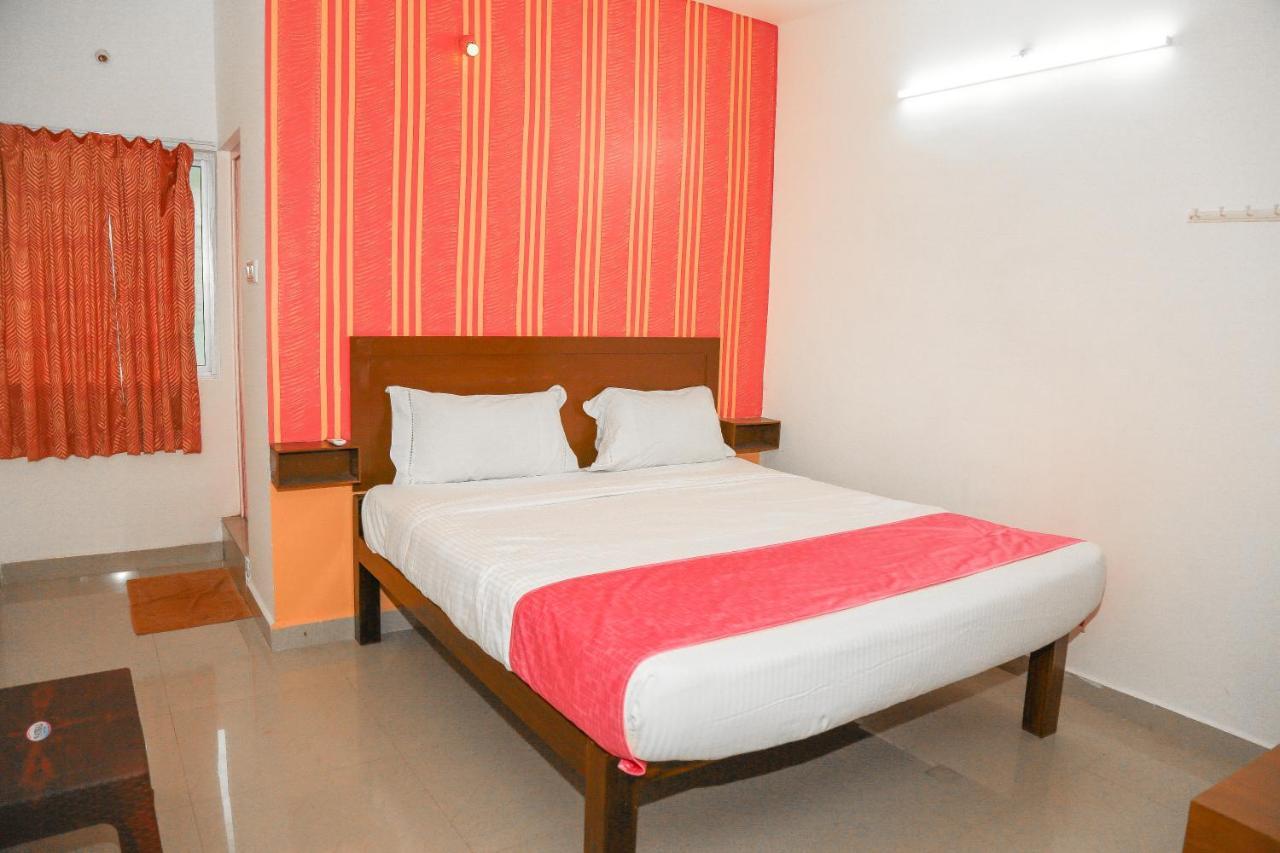 Hotel The Club House- Swimming Pool That'S Better Than The Beach Pondicherry Exterior foto