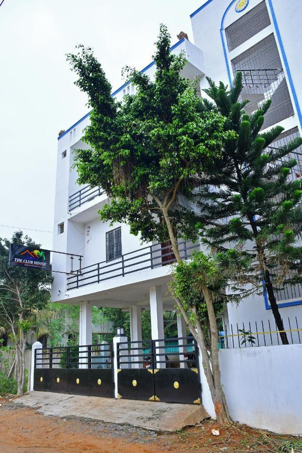 Hotel The Club House- Swimming Pool That'S Better Than The Beach Pondicherry Exterior foto