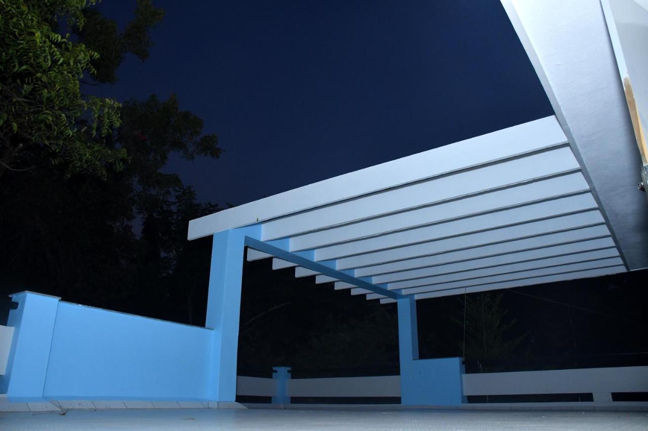 Hotel The Club House- Swimming Pool That'S Better Than The Beach Pondicherry Exterior foto