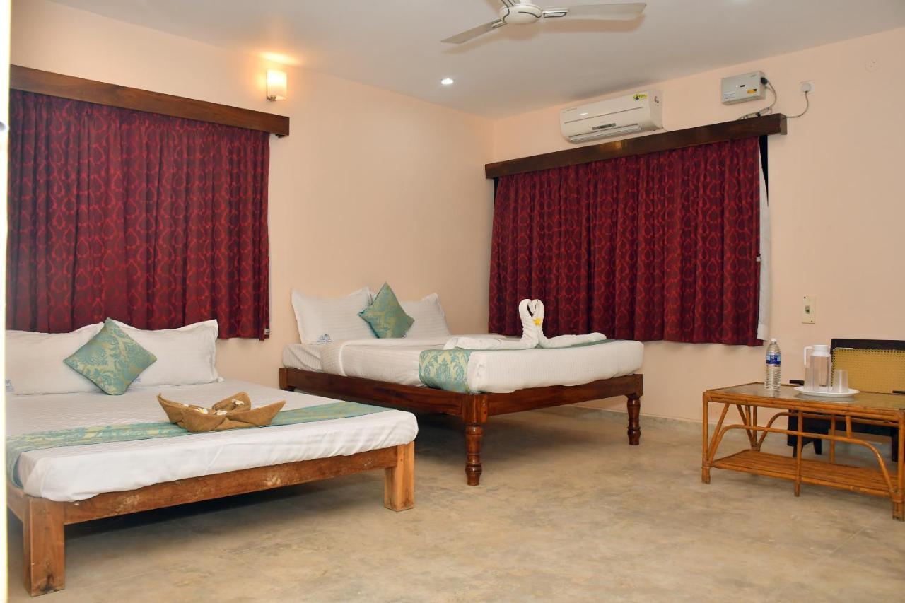 Hotel The Club House- Swimming Pool That'S Better Than The Beach Pondicherry Exterior foto
