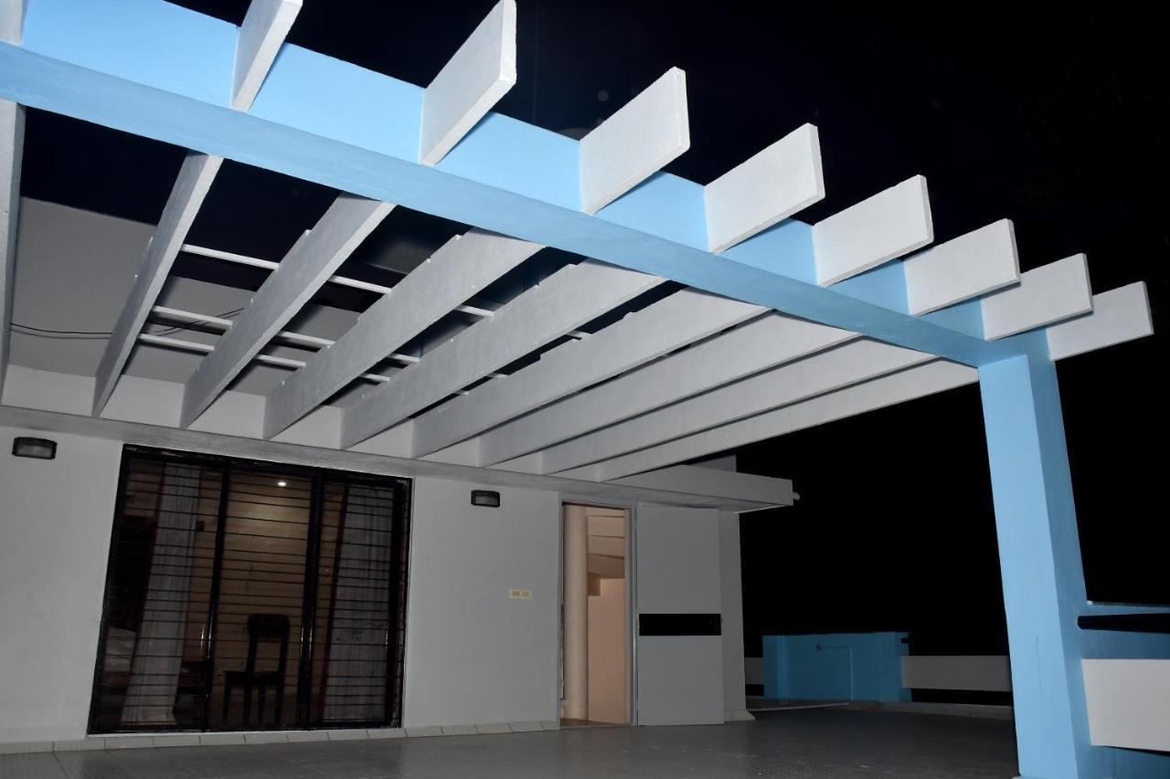 Hotel The Club House- Swimming Pool That'S Better Than The Beach Pondicherry Exterior foto