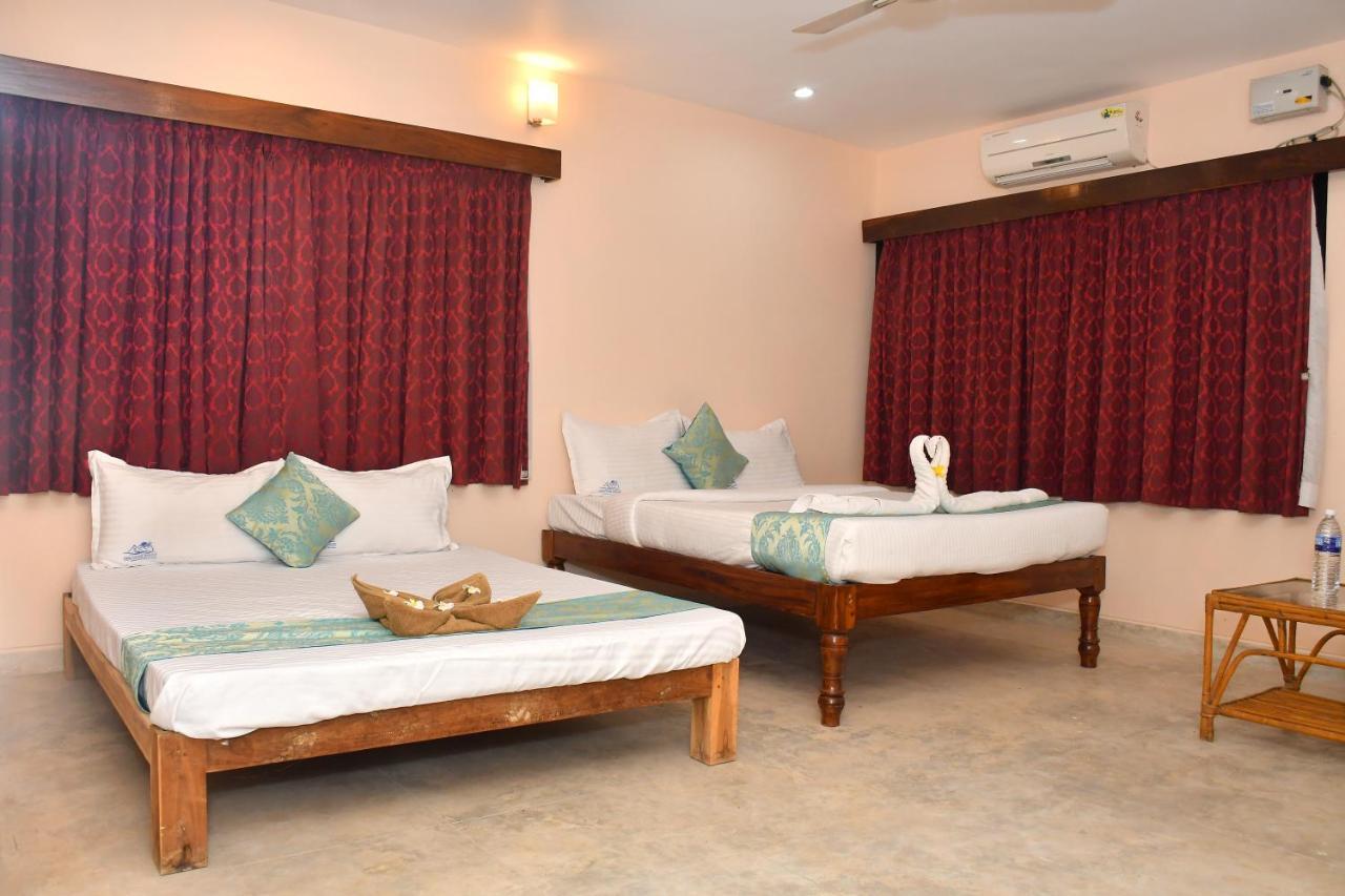 Hotel The Club House- Swimming Pool That'S Better Than The Beach Pondicherry Exterior foto